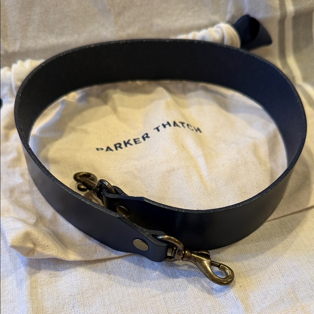 Parker Thatch Navy shoulder strap